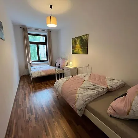 Direkt An Der Arena, Waldstrasse *