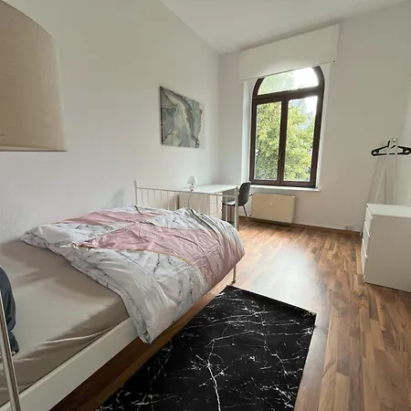 Direkt An Der Arena, Waldstrasse لبسيا