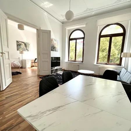 Direkt An Der Arena, Waldstrasse *