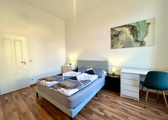 Direkt An Der Arena, Waldstrasse