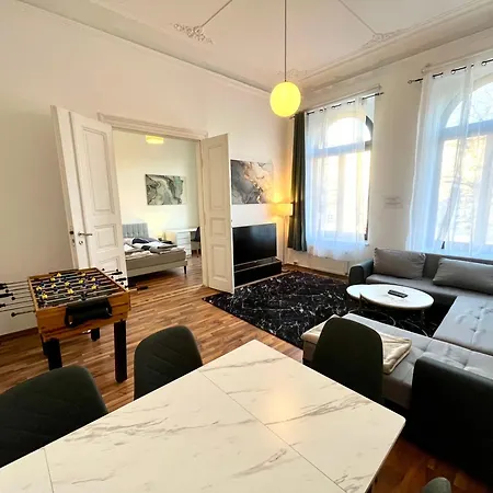Direkt An Der Arena, Waldstrasse Lipsk